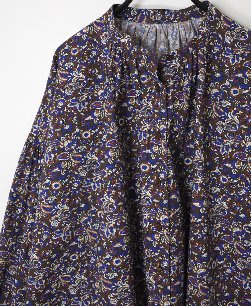 NSL25551(シャツ) 40s POPLIN MEDIUM FLOWER PRINT BANDED COLLAR SHIRT WITH GATHER