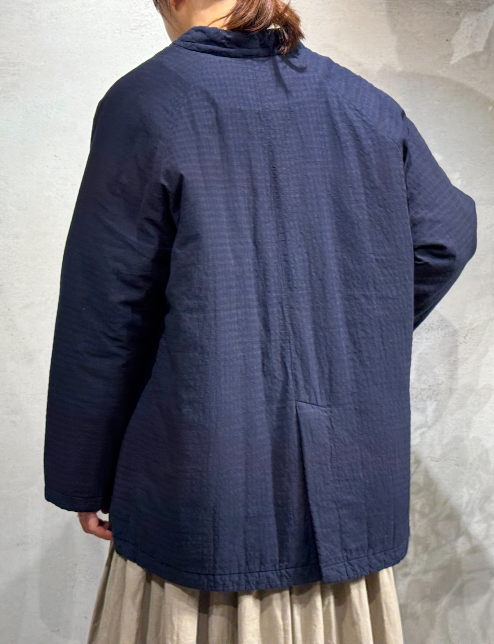 NMDS25562D(ジャケット) PADDED ORGANIC COTTON CHECK (OVER DYE) V-COLLAR JACKET