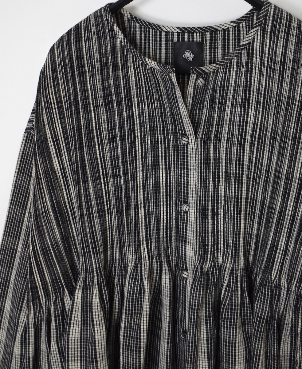 NMDS25592(シャツ) WOOL COTTON CHECK CREW-NECK BUTTON SHIRT WITH PINTUCK