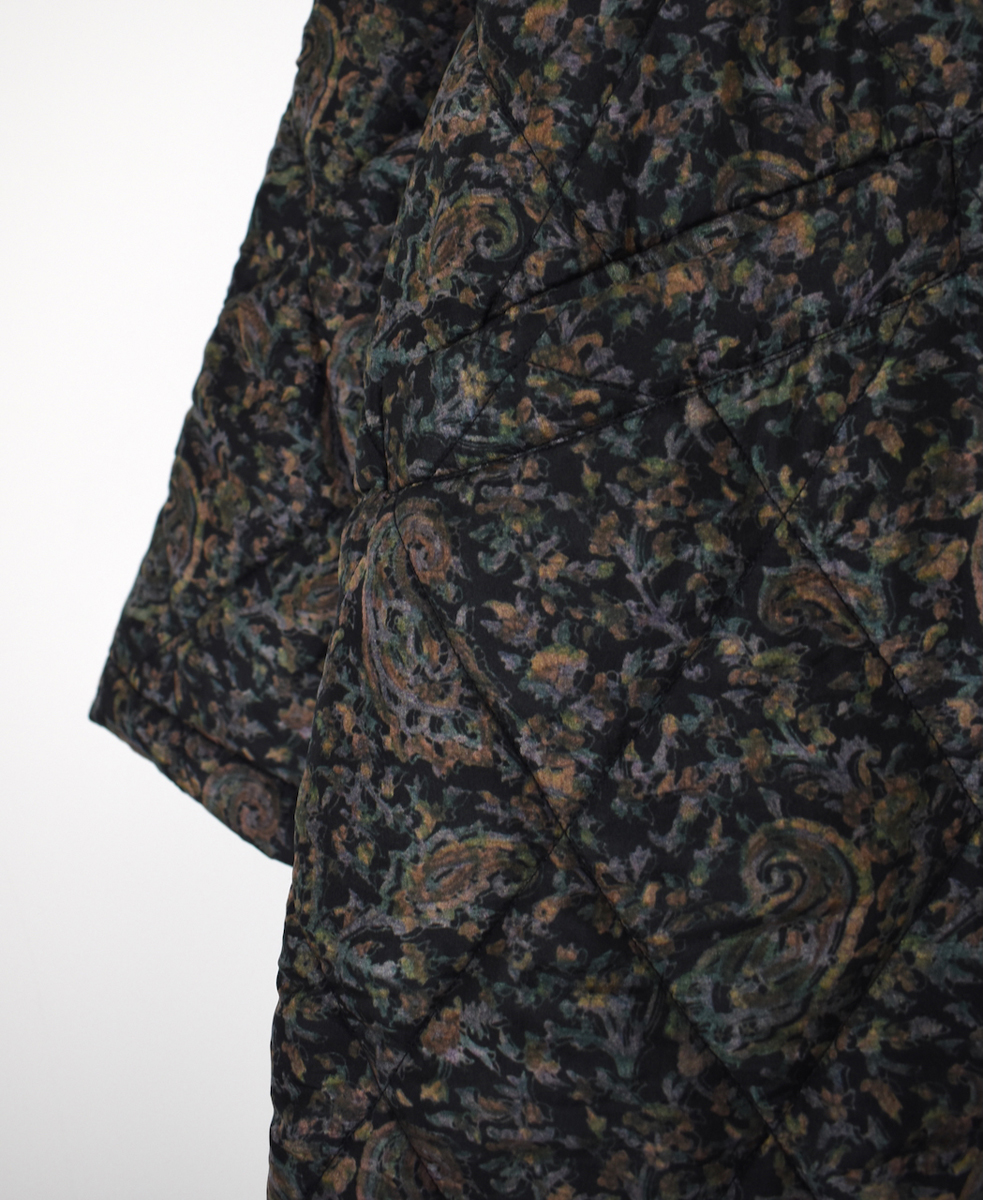 NMDS25571(コート) PADDED BANGALORE SILK PAISLEY PRINT C-NECK FRONT BUTTON COAT