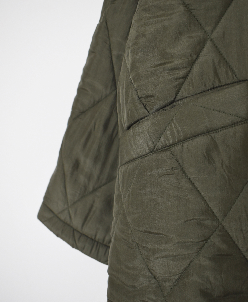 NMDS25582(コート) PADDED BANGALORE SILK PLAIN FRONT BUTTON SHORT COAT