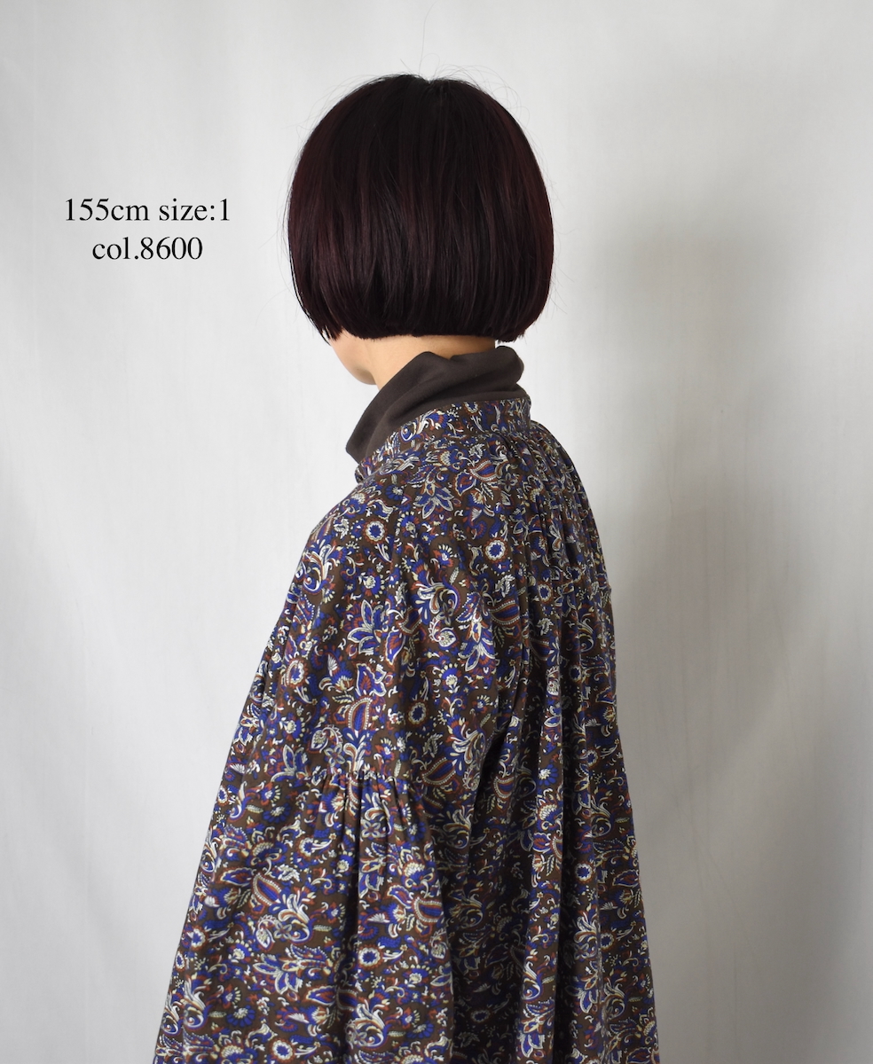 NSL25551(シャツ) 40s POPLIN MEDIUM FLOWER PRINT BANDED COLLAR SHIRT WITH GATHER
