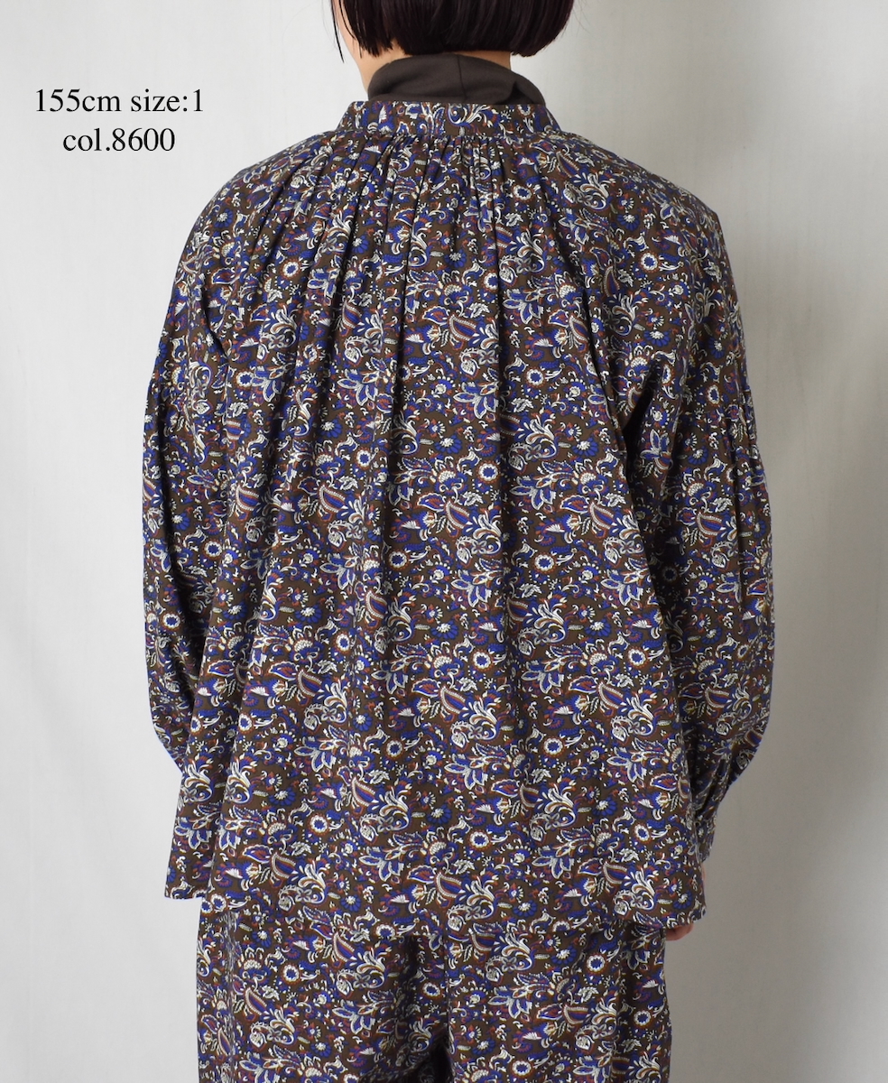 NSL25551(シャツ) 40s POPLIN MEDIUM FLOWER PRINT BANDED COLLAR SHIRT WITH GATHER
