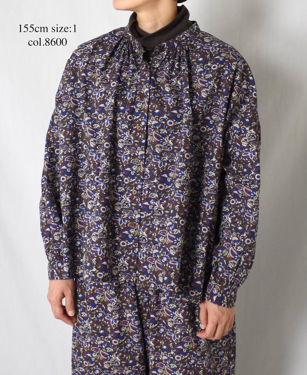 NSL25551(シャツ) 40s POPLIN MEDIUM FLOWER PRINT BANDED COLLAR SHIRT WITH GATHER