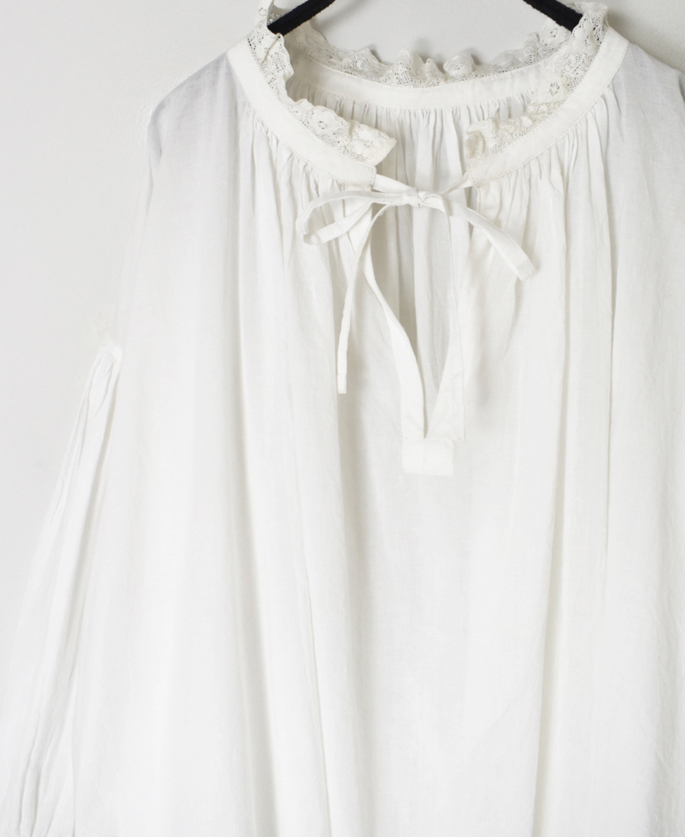 NSL25622(シャツ) 60s CAMBRIC PLAIN WITH LACE STRING COLLAR GATHERED SHIRT