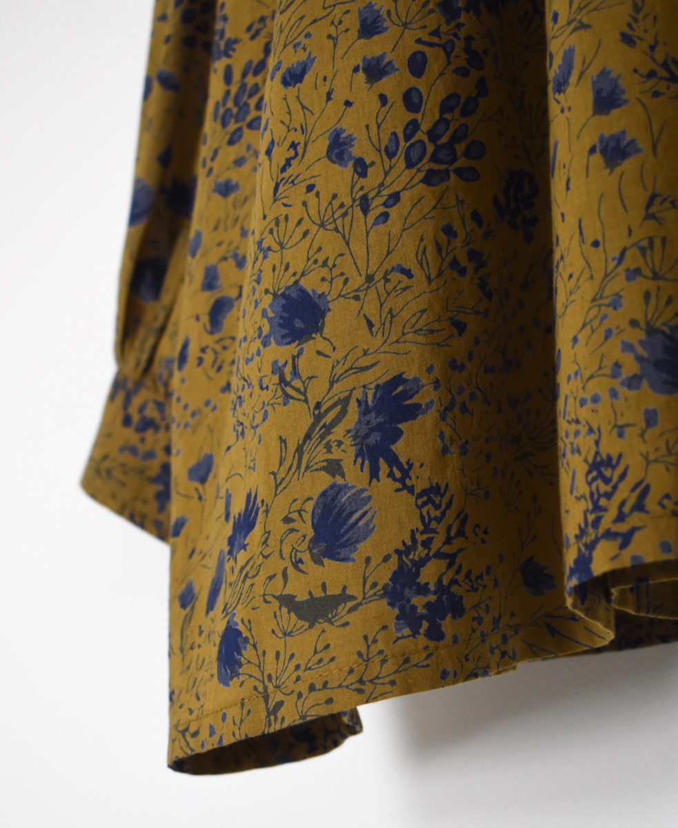NSL25591(シャツ) 60s CAMBRIC FLOWER PRINT REGULAR COLLAR GATHERED SHIRT