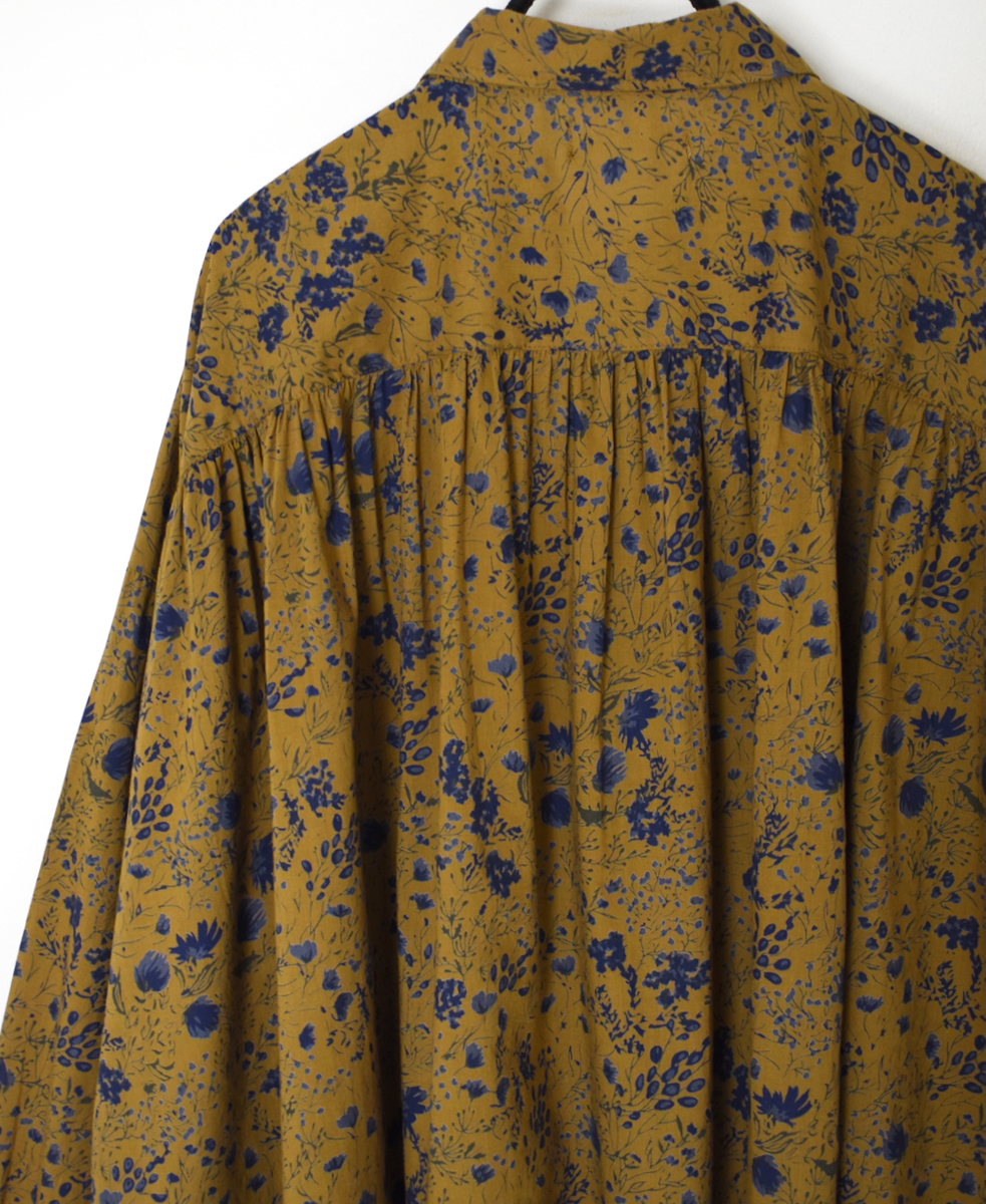 NSL25591(シャツ) 60s CAMBRIC FLOWER PRINT REGULAR COLLAR GATHERED SHIRT