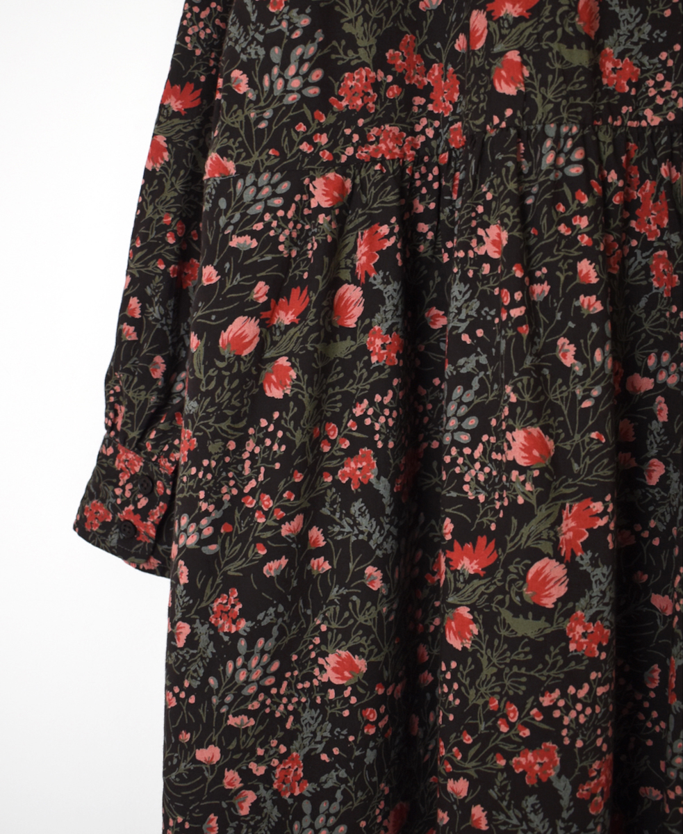 NSL25593(ワンピース) 60s CAMBRIC FLOWER PRINT TAI GATHER FLY FRONT PULLOVER DRESS