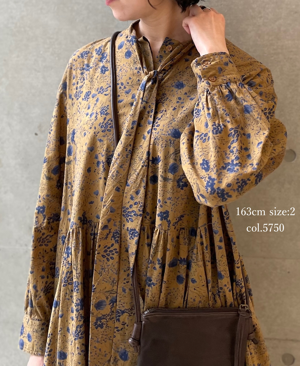 NSL25593(ワンピース) 60s CAMBRIC FLOWER PRINT TAI GATHER FLY FRONT PULLOVER DRESS
