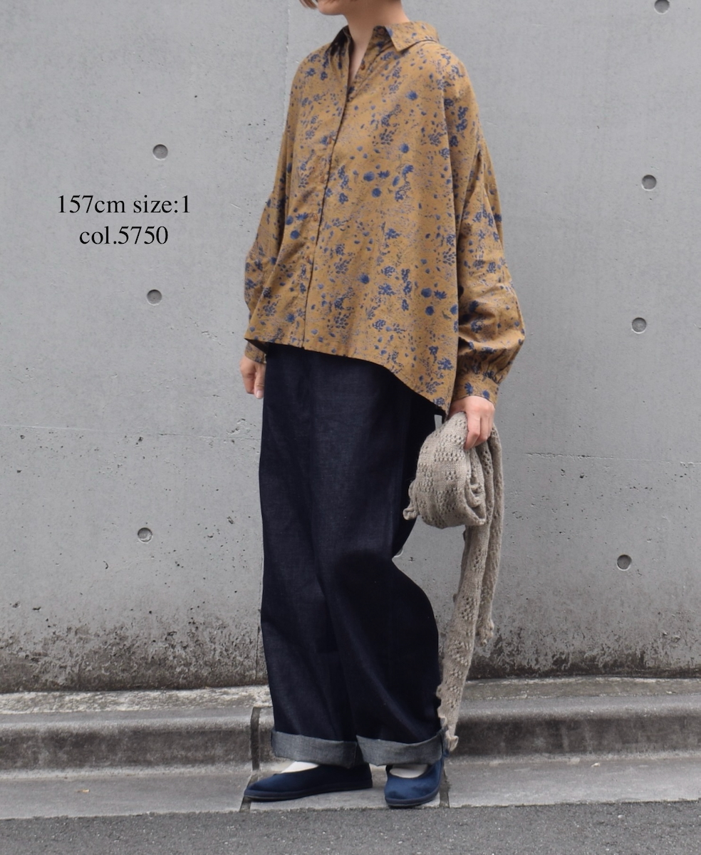 NSL25591(シャツ) 60s CAMBRIC FLOWER PRINT REGULAR COLLAR GATHERED SHIRT