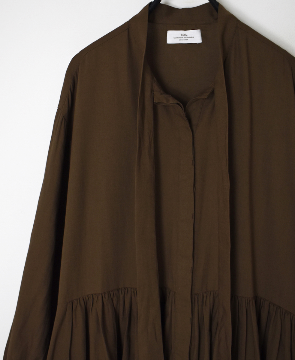 NSL25604(ワンピース) 60s COTTON TWILL PLAIN TAI GATHERED FRONT SHIRT DRESS