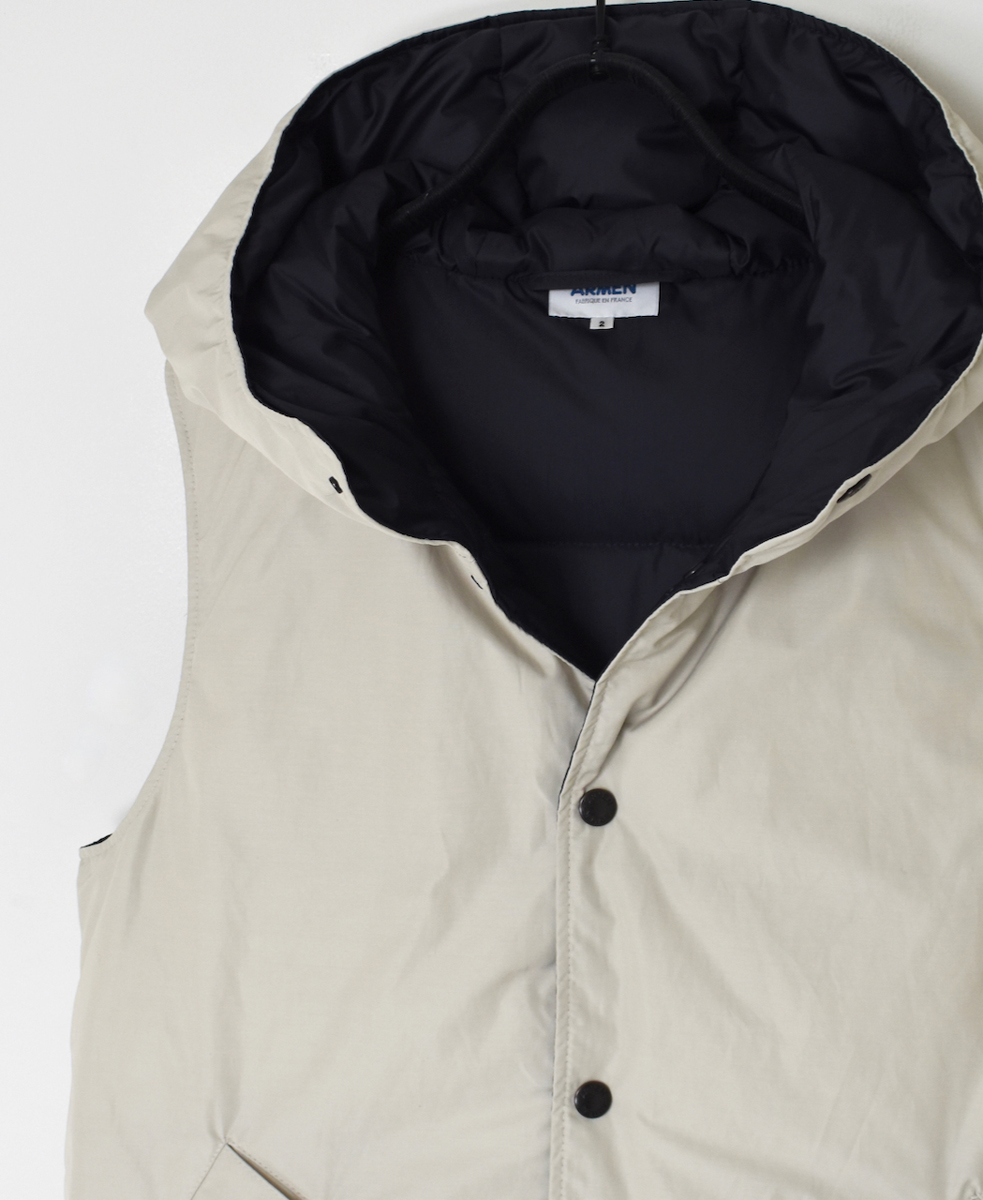 NAM2591(ベスト) POLY×COTTON REVERSIBLE DOWN SNAP FRONT HOODED VEST