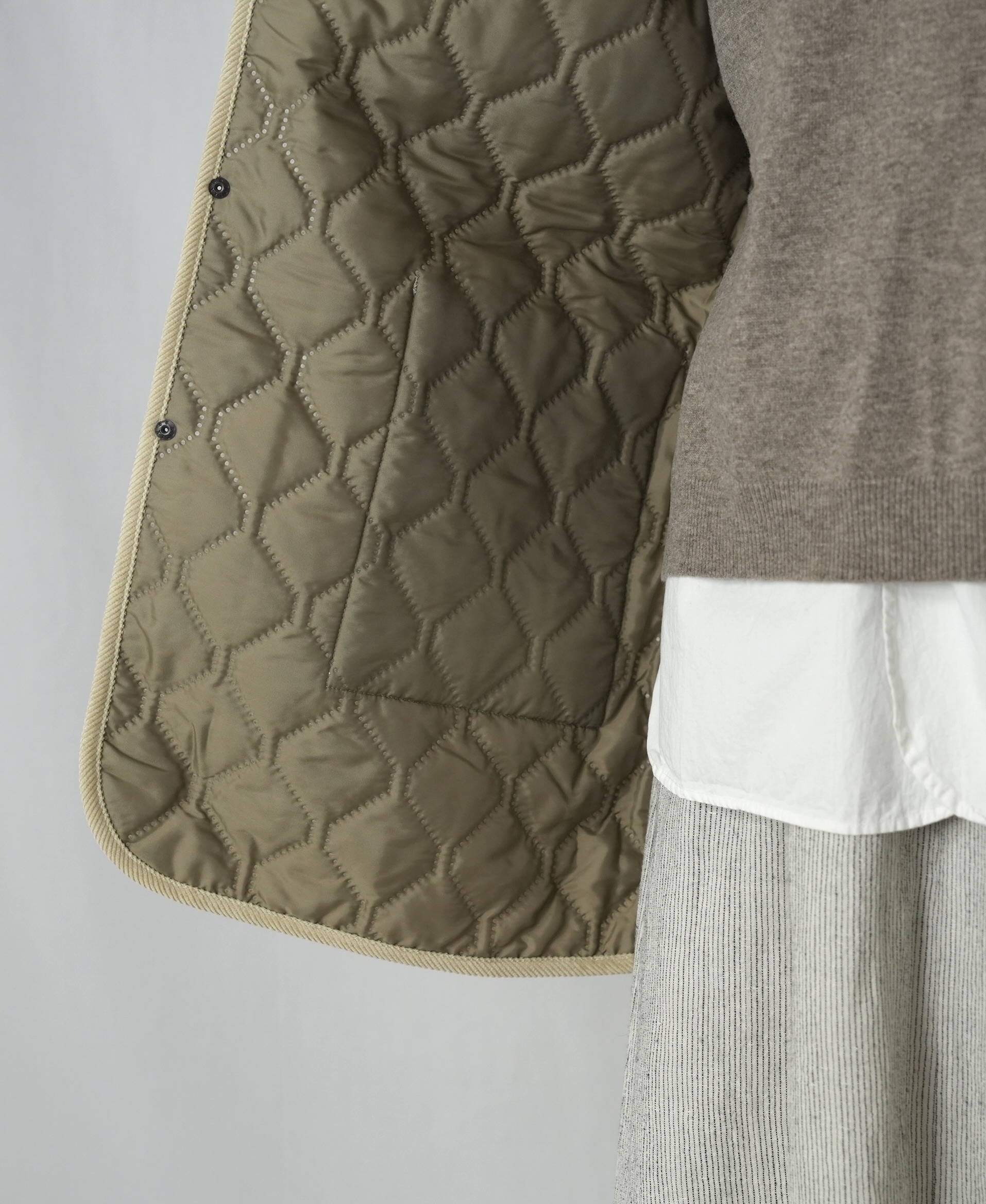 NAM2562PP(コート) PLAIN POLYESTERxPLAIN POLYESTER HEAT QUILT OVERSIZED MID-LENGTH HOODED COAT WITH RIBBED CUFF