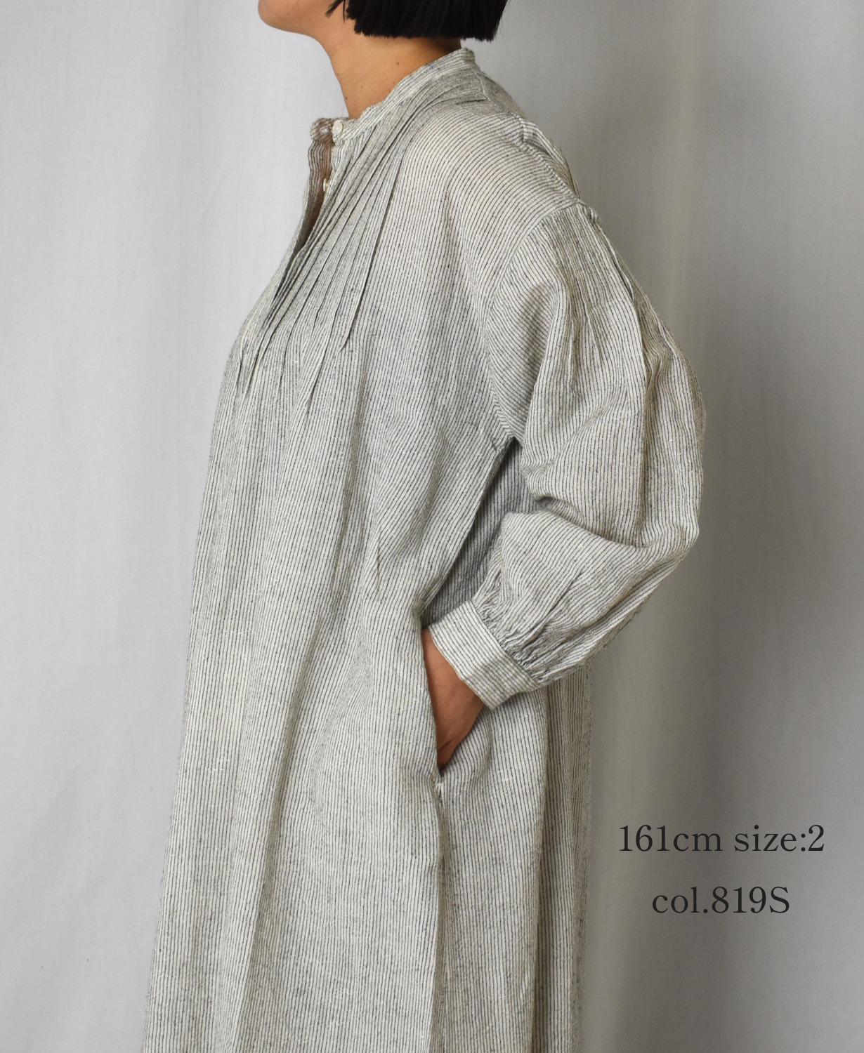 INSL25714(ワンピース) WOOL/LINEN STRIPE BANDED COLLAR DRESS WITH PINTUCK