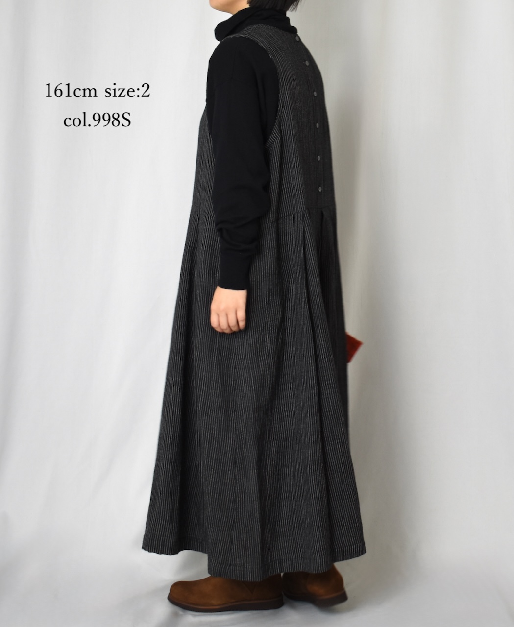 INSL25713(ワンピース) WOOL/LINEN STRIPE CREW-NECK PLEATS NO/SL DRESS