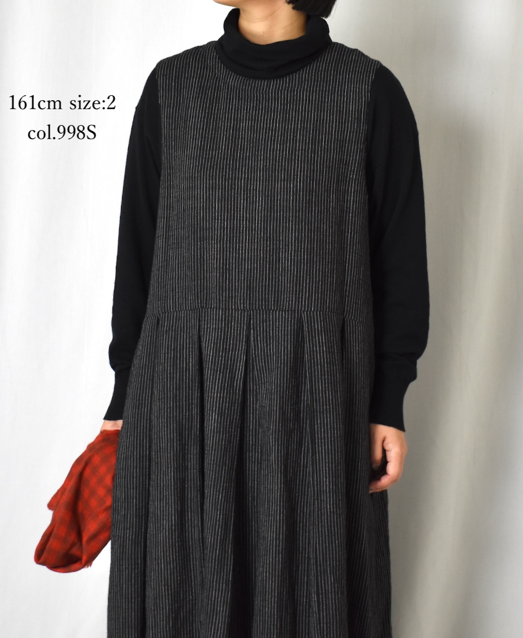 INSL25713(ワンピース) WOOL/LINEN STRIPE CREW-NECK PLEATS NO/SL DRESS