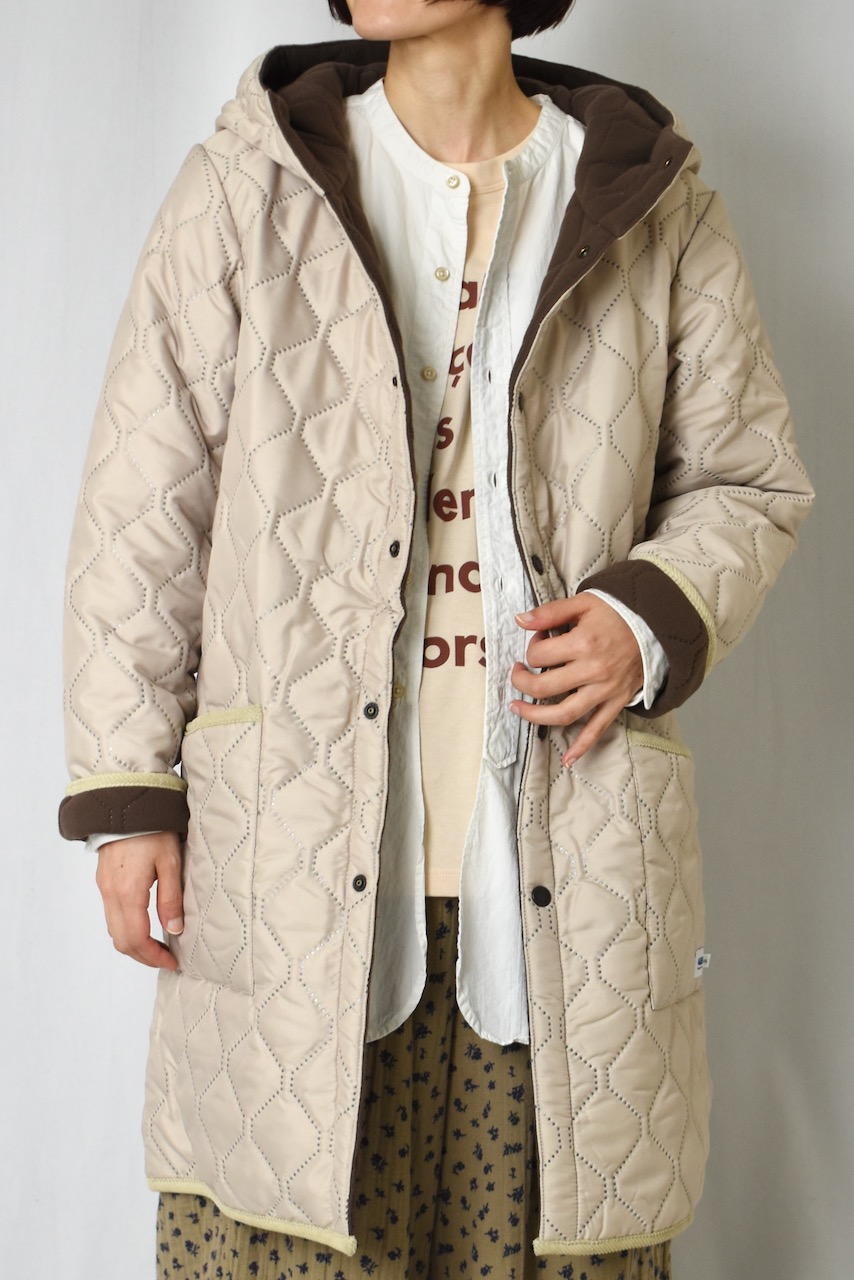 NAM2554(コート) PLAIN POLYESTER×FREECE HEAT QUILT REVERSIBLE HIGH COLLAR HOODED COAT