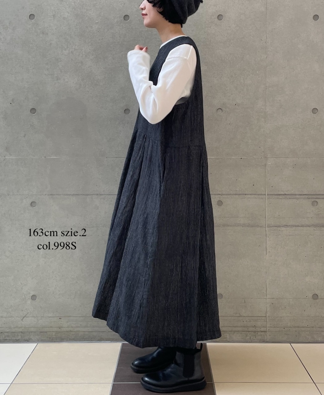 INSL25713(ワンピース) WOOL/LINEN STRIPE CREW-NECK PLEATS NO/SL DRESS