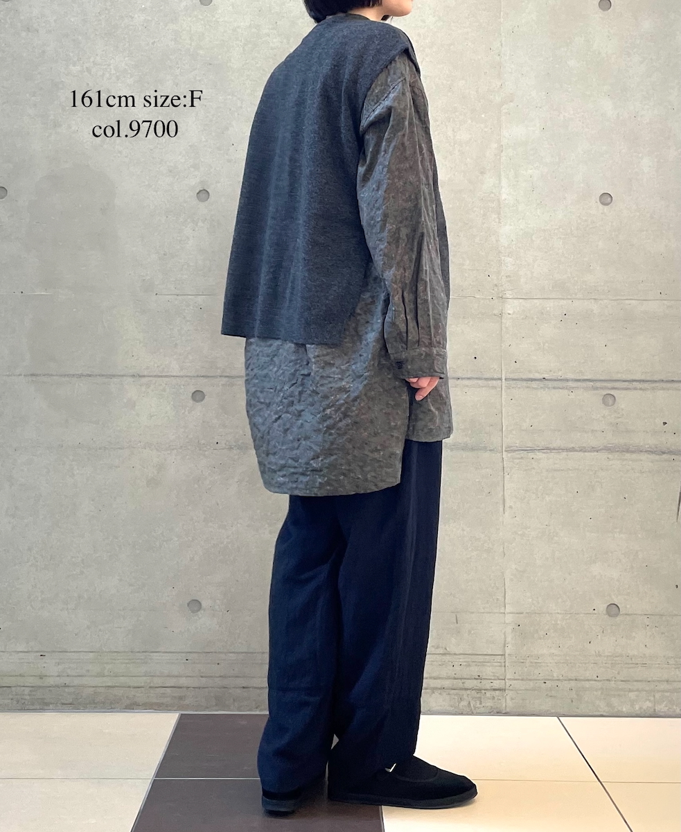 GNSL25521(ニット) 12GG 1PLY PLAIN STITCH WOOL/NYLON CREW-NECK VEST WITH SIDE BUTTON