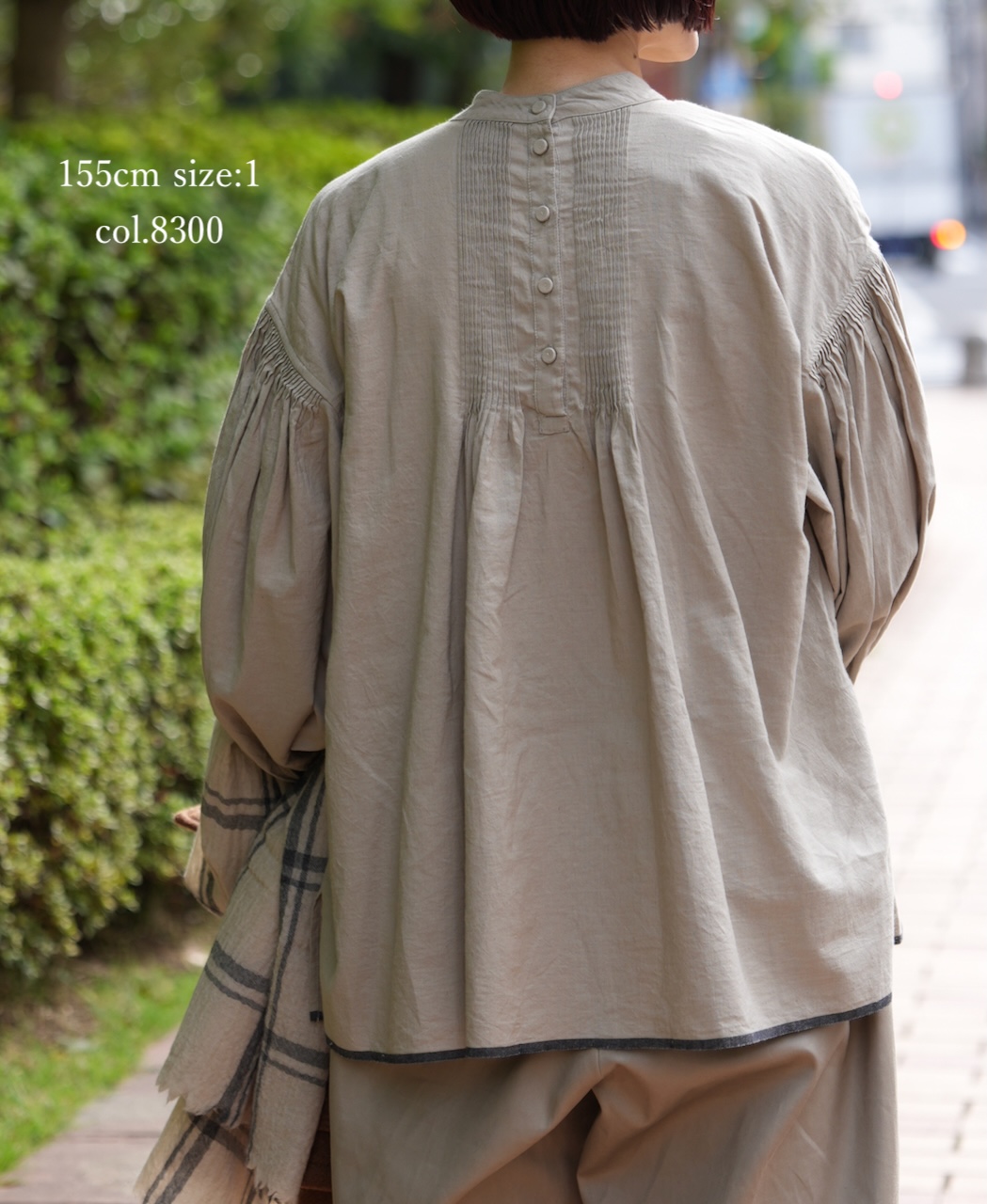 INMDS25722(シャツ) HANDWOVEN HEAVY COTTON PLAIN BACK OPENING STAND COLLAR SHIRT WITH MINI PINTUCK