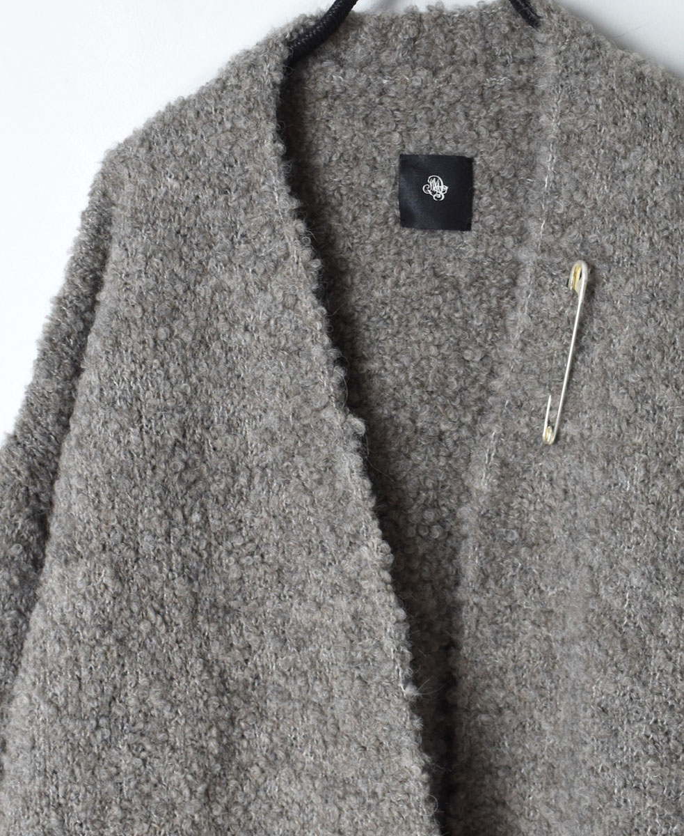 CNMDS2051A (カーディガン) BOUCLE V-NECK CARDIGAN WITH PIN