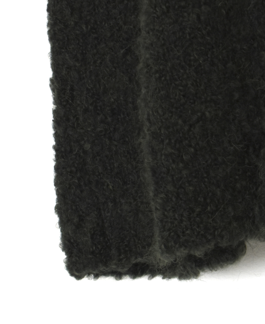 CNMDS2561A (ベスト) BOUCLE V-NECK  SHORT LENGTH VEST WITH PIN