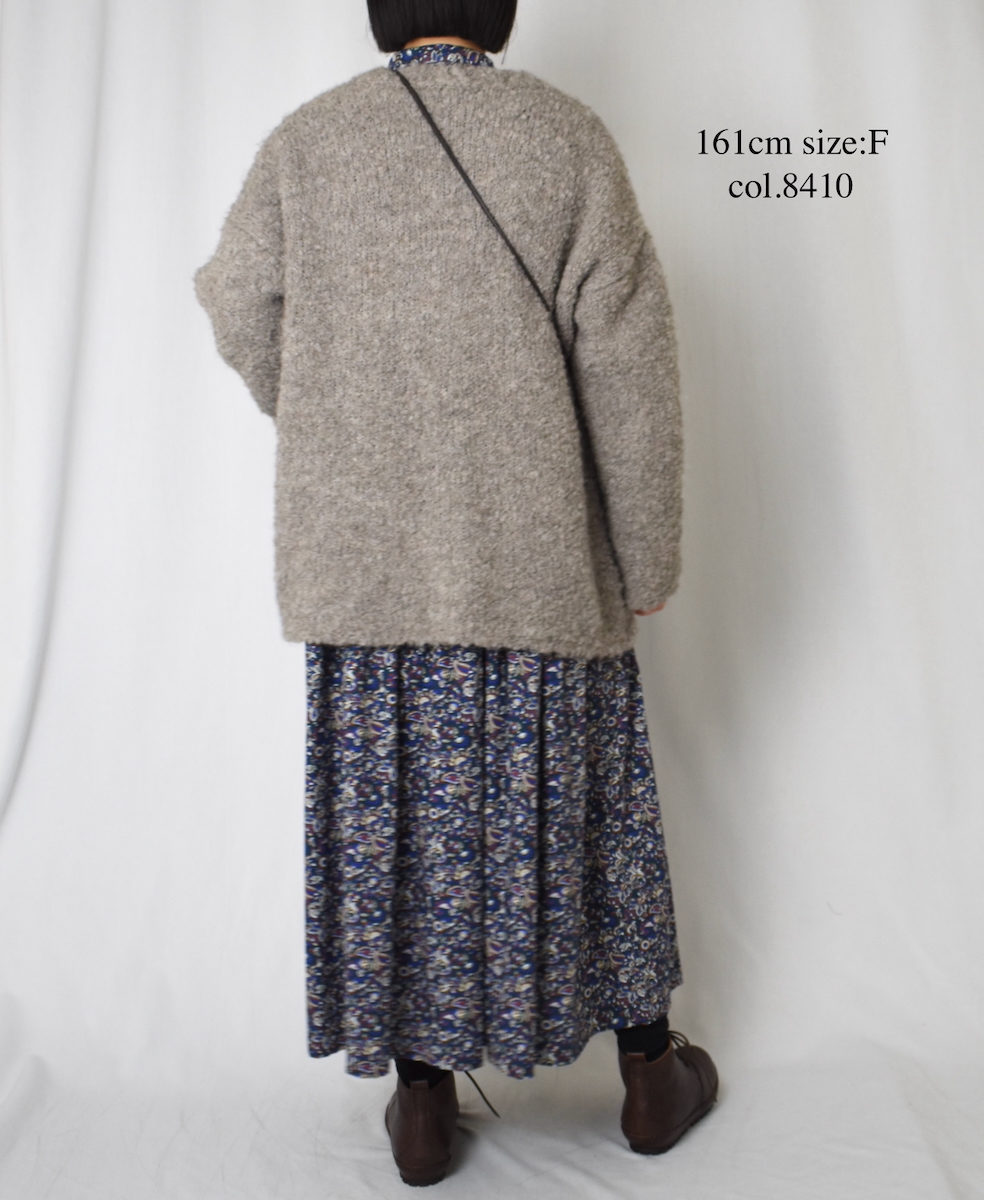 CNMDS2051A (カーディガン) BOUCLE V-NECK CARDIGAN WITH PIN
