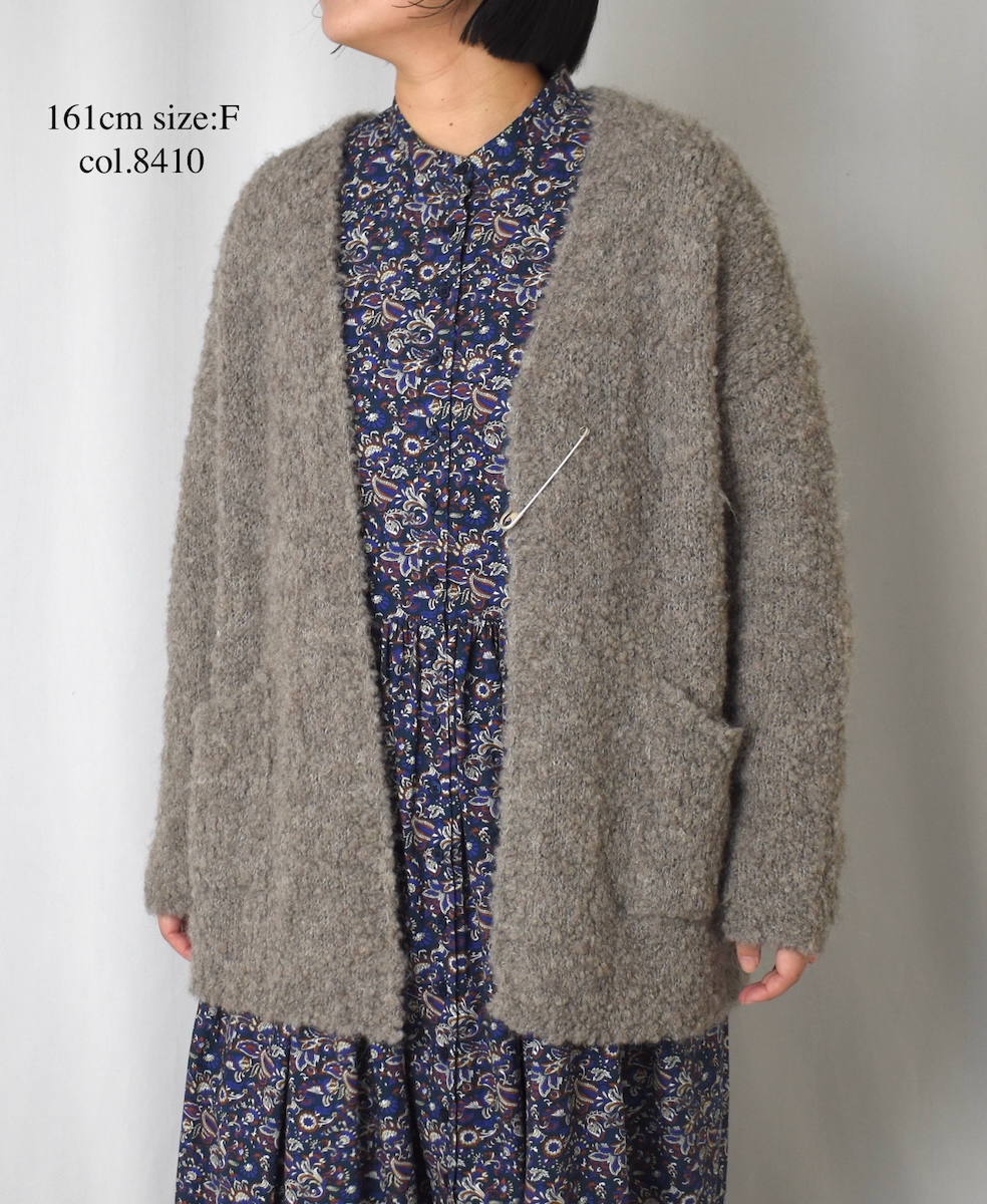 CNMDS2051A (カーディガン) BOUCLE V-NECK CARDIGAN WITH PIN