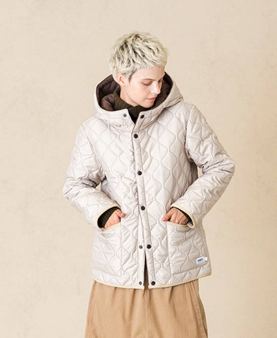 NAM2556(ジャケット) PLAIN POLYESTER×FREECE HEAT QUILT REVERSIBLE HIGH COLLAR HOODED JACKET