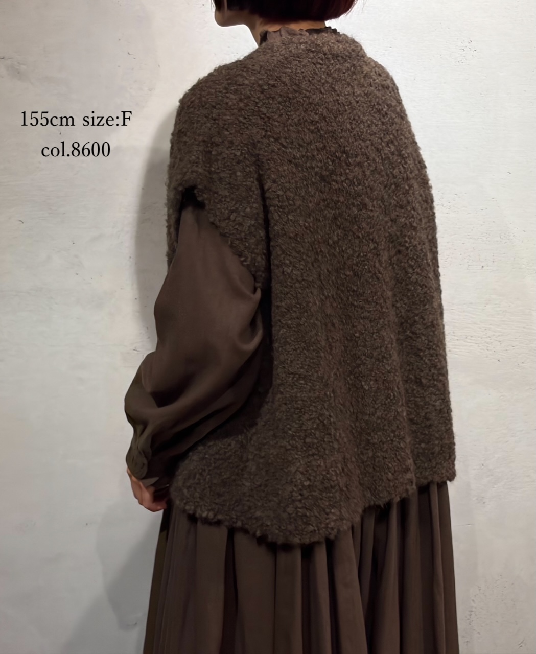 CNMDS2561A (ベスト) BOUCLE V-NECK  SHORT LENGTH VEST WITH PIN