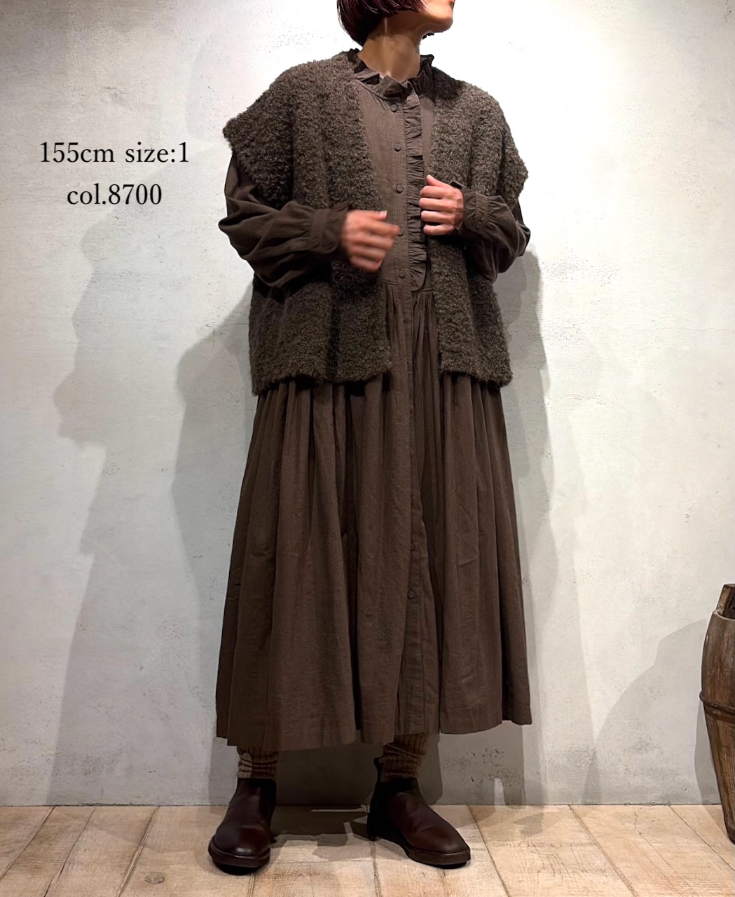 CNMDS2561A (ベスト) BOUCLE V-NECK  SHORT LENGTH VEST WITH PIN