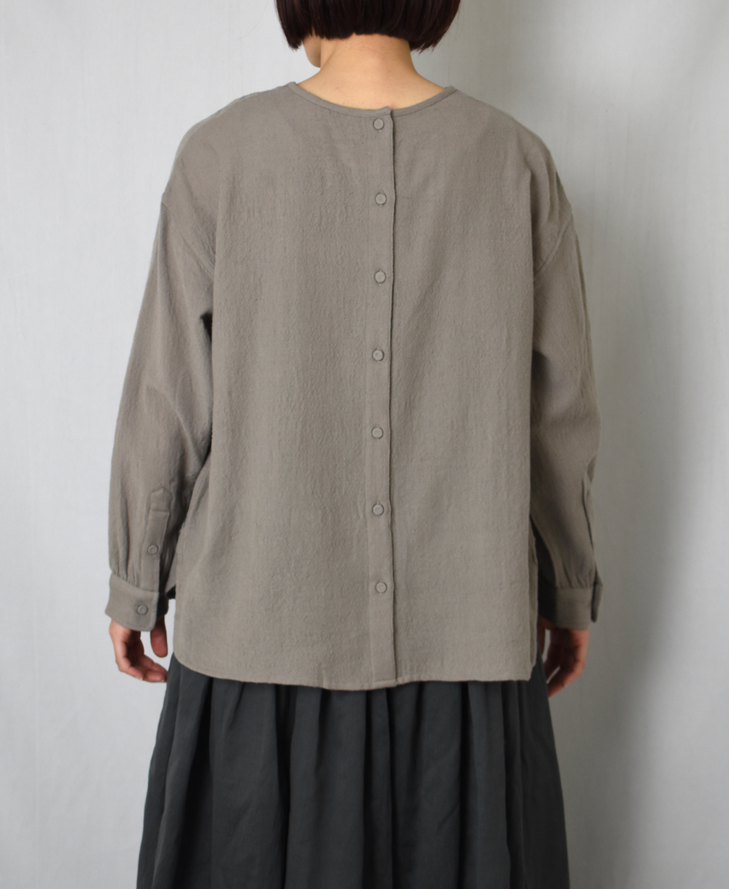 NMDS25603(シャツ) BOILED WOOL PLAIN BACK OPENING CREW-NECK EMB SHIRT