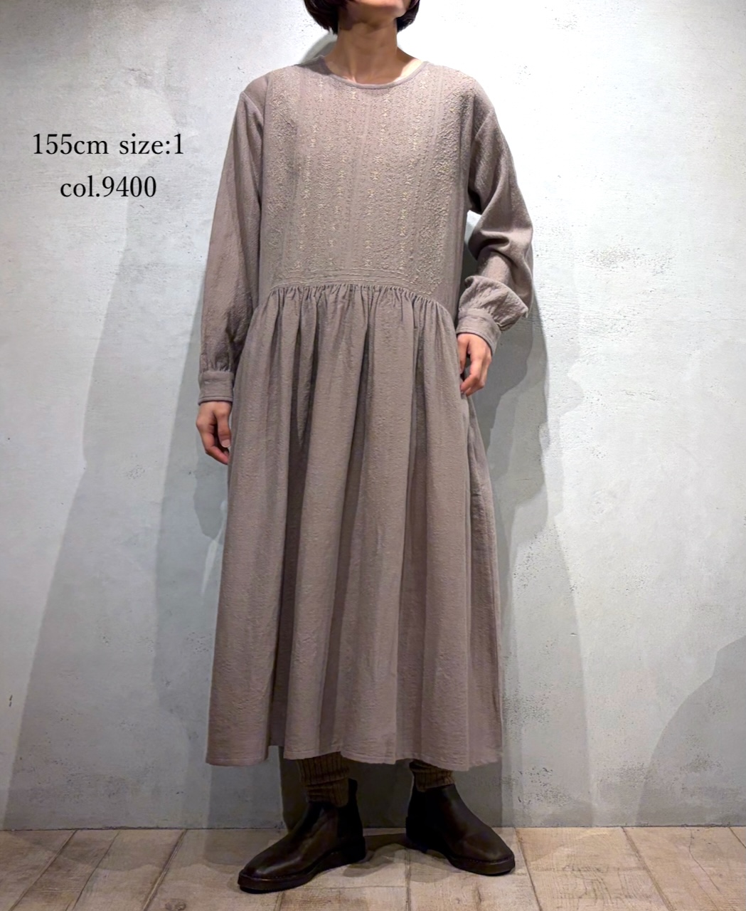 NMDS25604(ワンピース) BOILED WOOL PLAIN CREW NECK EMB DRESS