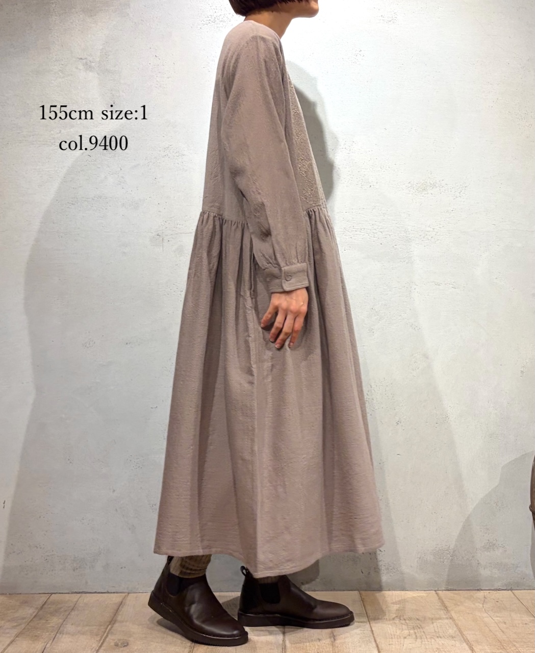 NMDS25604(ワンピース) BOILED WOOL PLAIN CREW NECK EMB DRESS