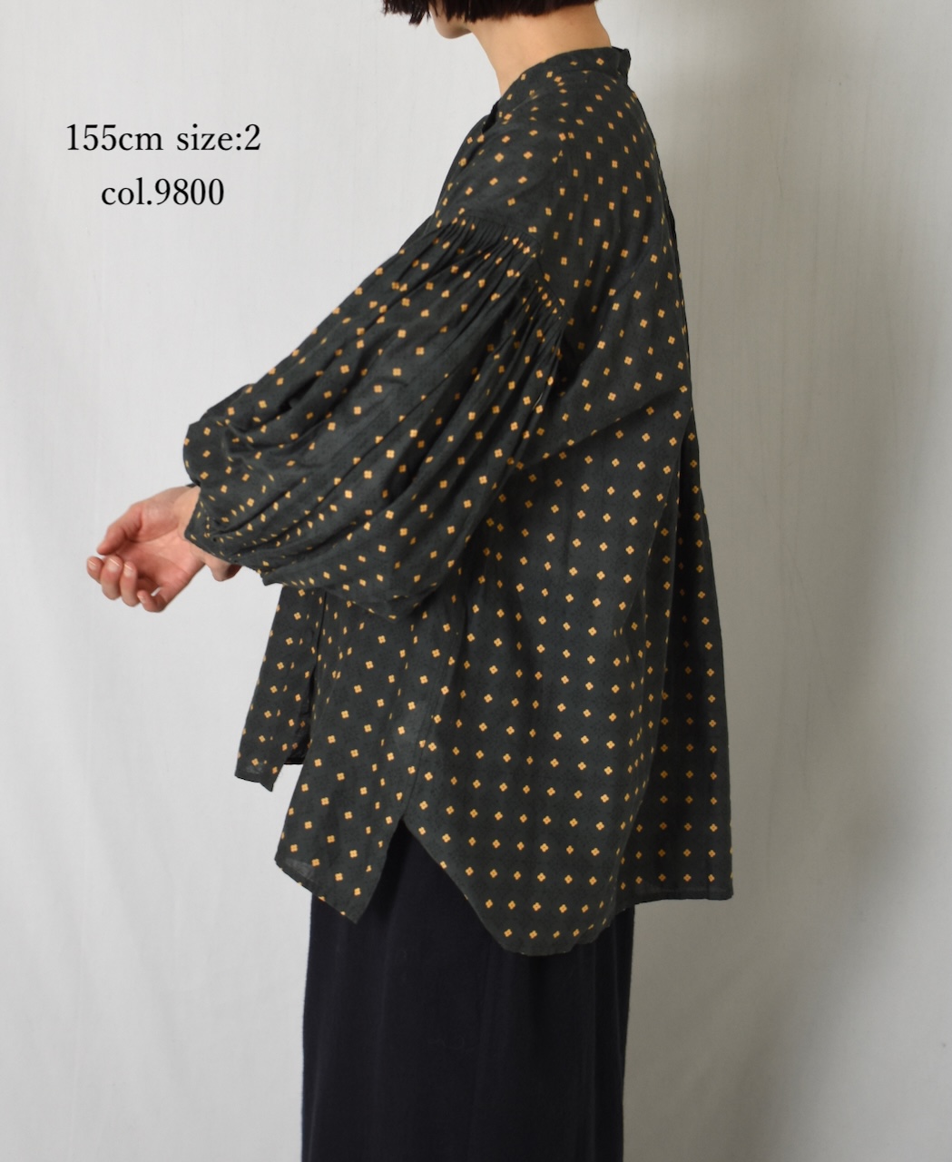 INMDS25771(シャツ) 80s COTTON VOILE CONTRAST FLOWER HAND SCREEN PRINT BANDED COLLAR SHIRT WITH MINI PINTUCK