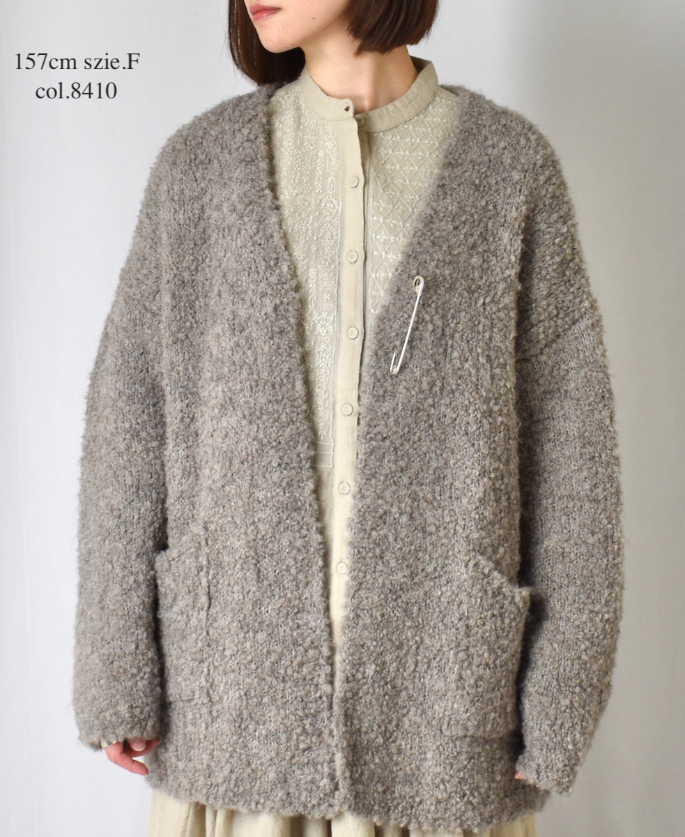 CNMDS2051A (カーディガン) BOUCLE V-NECK CARDIGAN WITH PIN