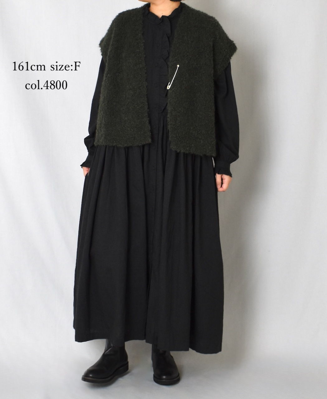 CNMDS2561A (ベスト) BOUCLE V-NECK  SHORT LENGTH VEST WITH PIN