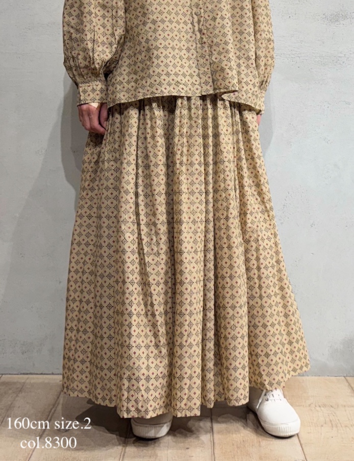 INMDS25774(スカート) 80s COTTON VOILE CONTRAST FLOWER HAND SCREEN PRINT FLARED SKIRT WITH MINI PINTUCK