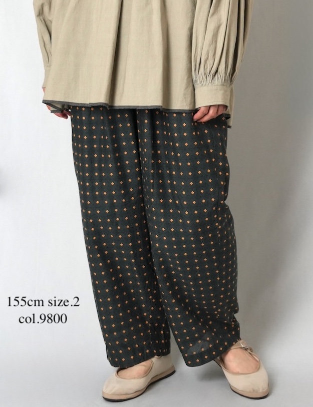 INMDS25775(パンツ) 80s COTTON VOILE CONTRAST FLOWER HAND SCREEN PRINT 2TUCK TAPERED EASY PANTS