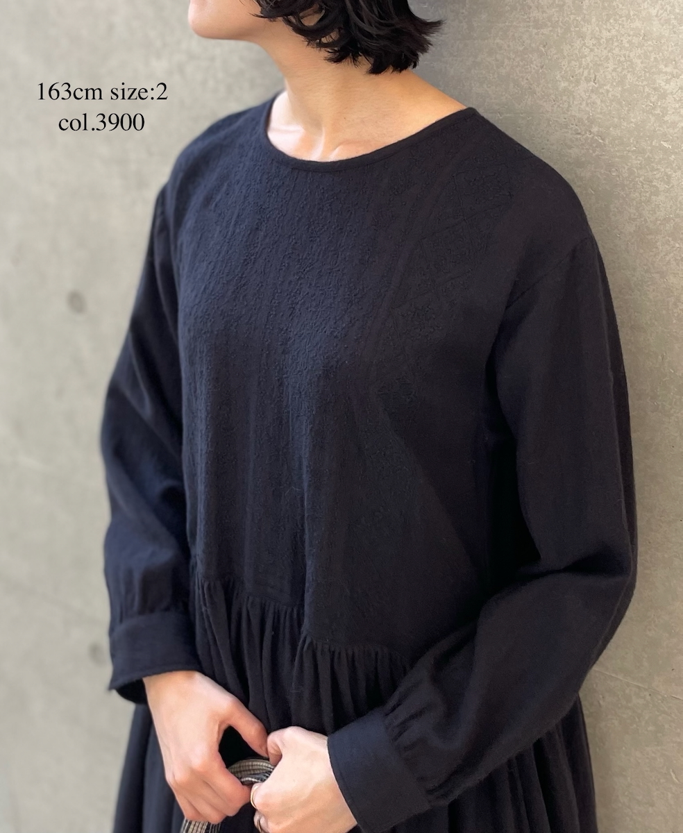 NMDS25604(ワンピース) BOILED WOOL PLAIN CREW NECK EMB DRESS