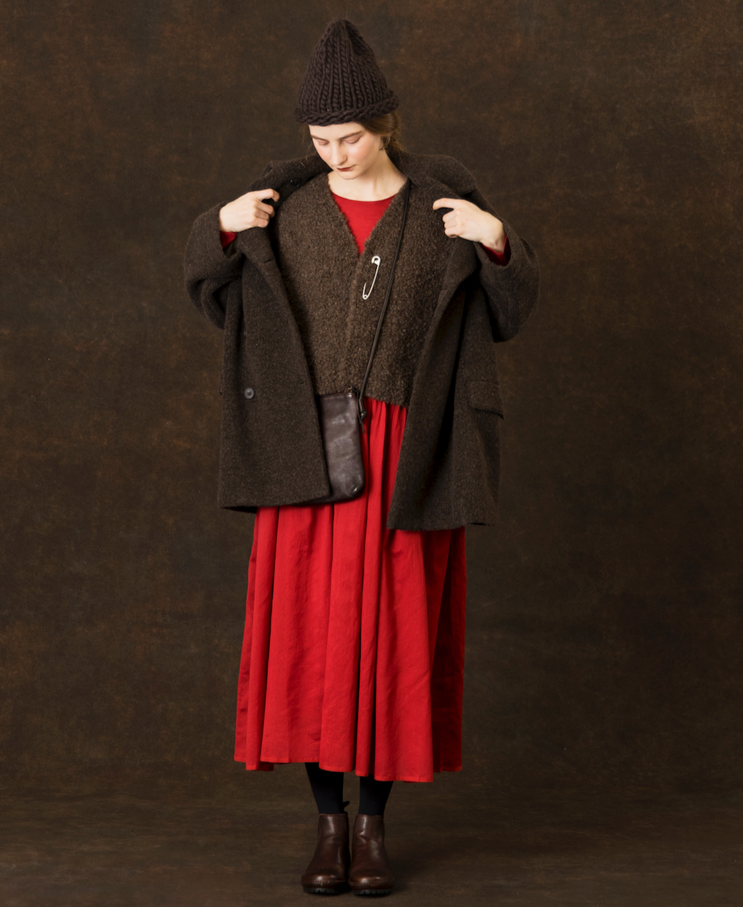 CNMDS2561A (ベスト) BOUCLE V-NECK  SHORT LENGTH VEST WITH PIN