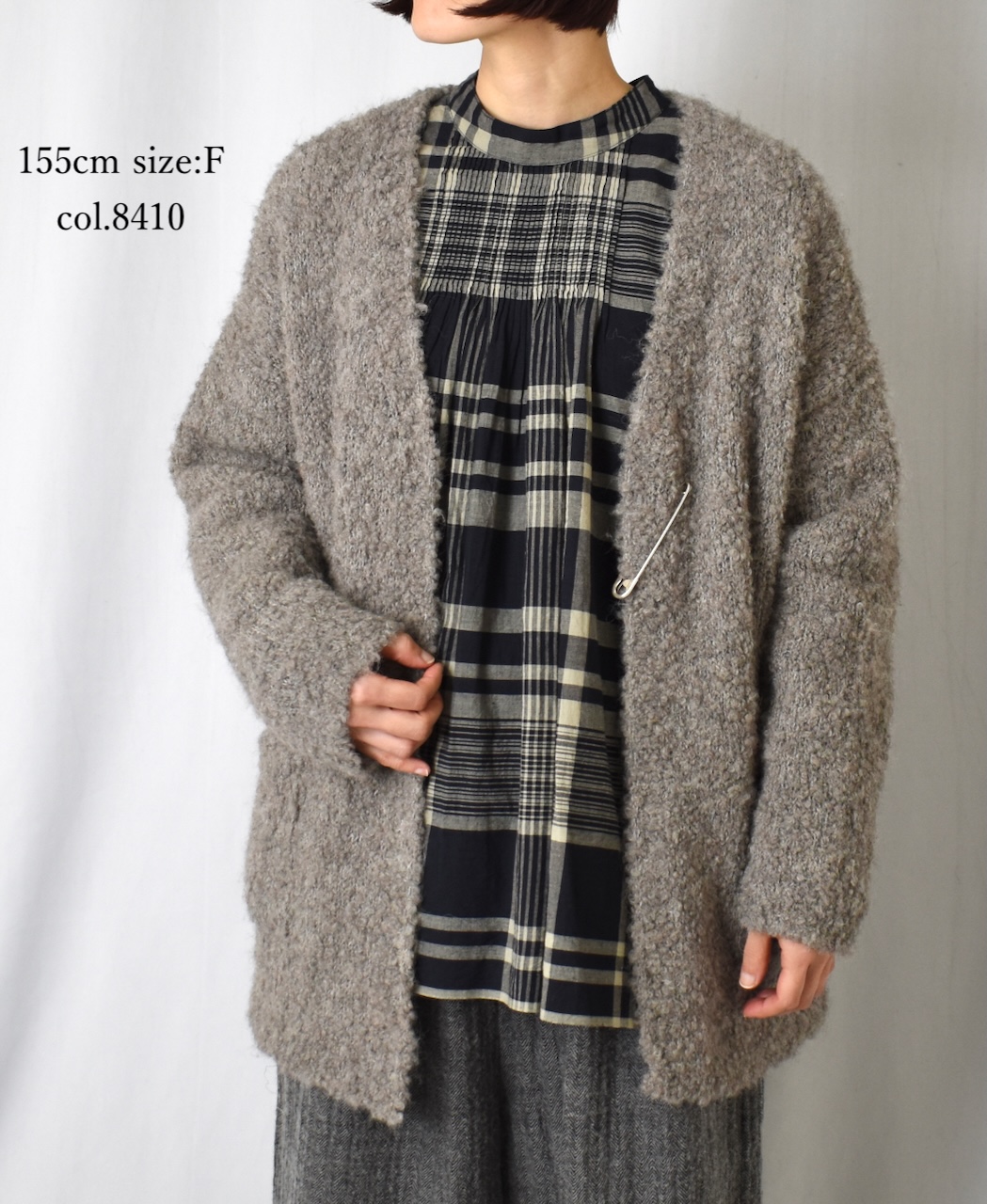CNMDS2051A (カーディガン) BOUCLE V-NECK CARDIGAN WITH PIN