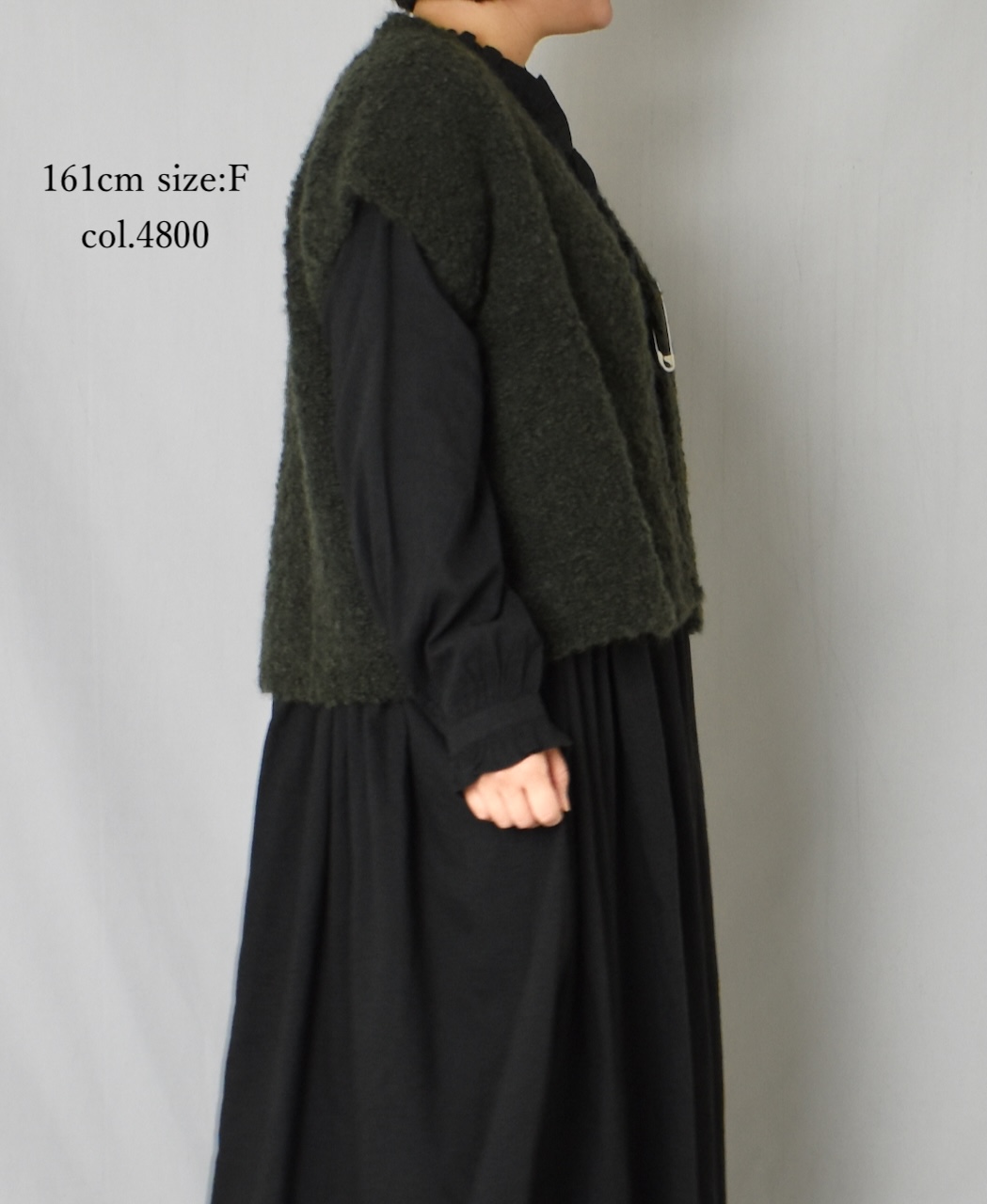 CNMDS2561A (ベスト) BOUCLE V-NECK  SHORT LENGTH VEST WITH PIN