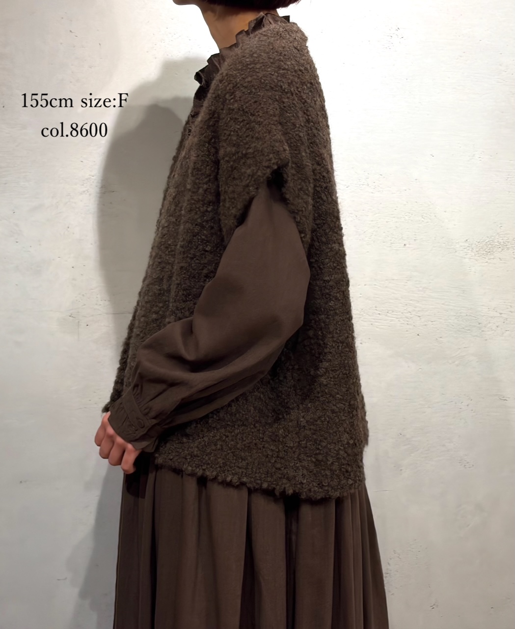 CNMDS2561A (ベスト) BOUCLE V-NECK  SHORT LENGTH VEST WITH PIN