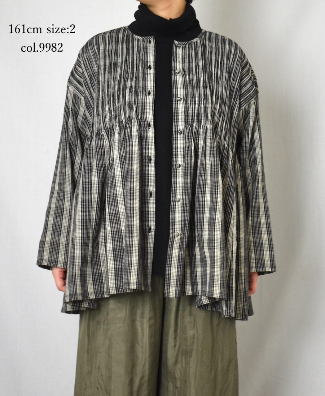 NMDS25592(シャツ) WOOL COTTON CHECK CREW-NECK BUTTON SHIRT WITH PINTUCK