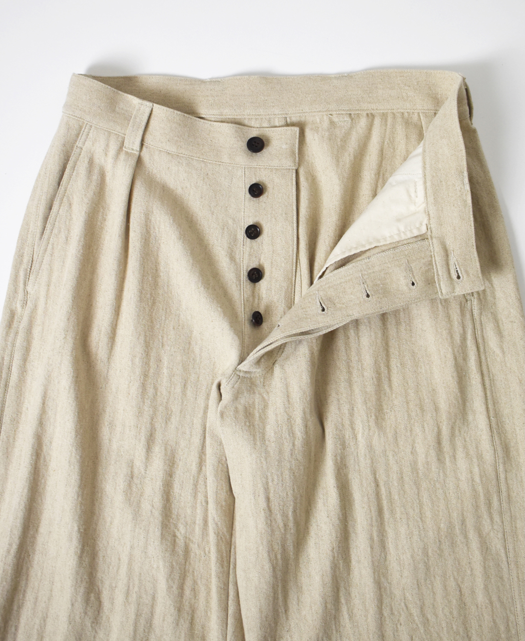●GNAM2612(パンツ) COTTON/LINEN HERRINGBONE ONE-TUCK PANTS