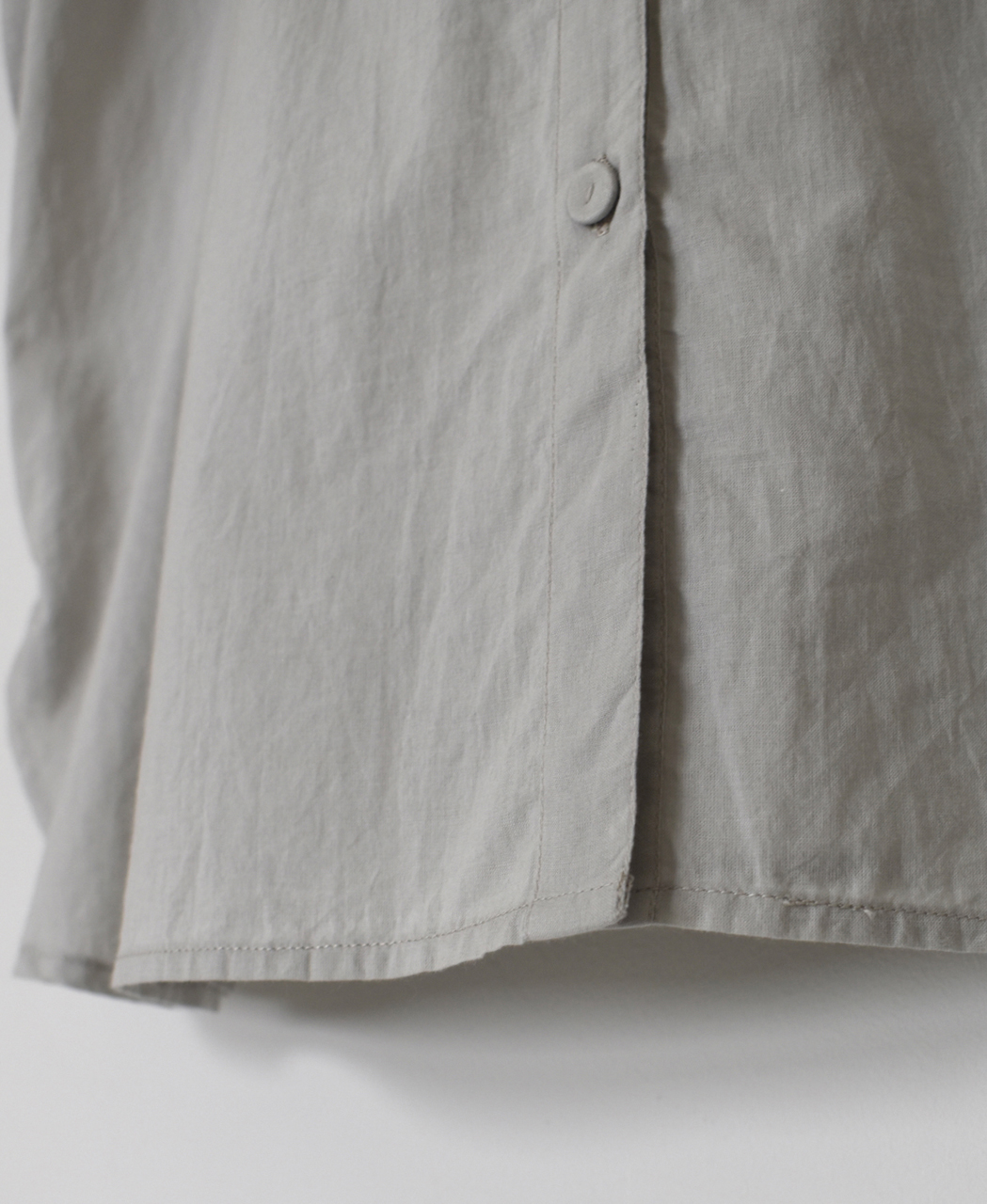 NMDS26224(シャツ) 60s ORGANIC CAMBRIC NO/SLEEVE BANDED COLLAR EMB SHIRT