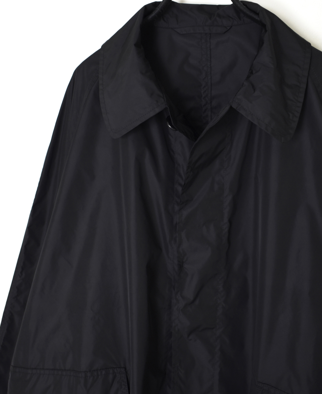 NHT2602PAI(コート) REYCLED NYLON BALMACAAN SHORT COAT WITH GUSSETED POCKET