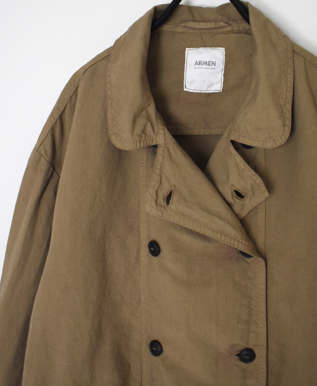 ISNAM2602D(ロングジャケット) LINEN COTTON PLAIN OVERDYE ROUND COLLAR DOUBLE LONG JACKET