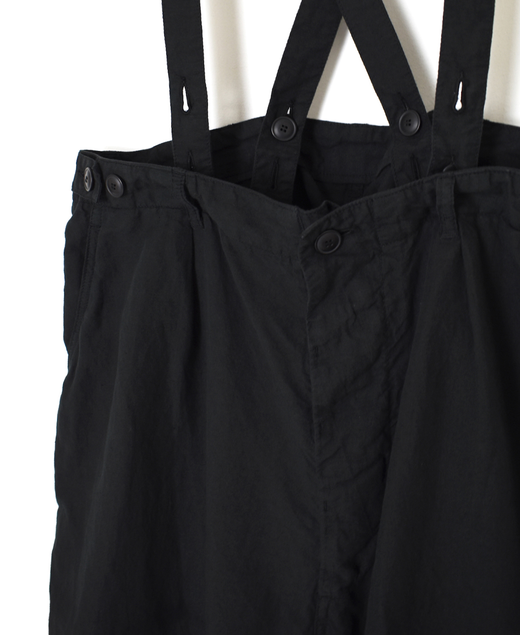ISNAM2604D(パンツ) LINEN COTTON PLAIN OVERDYE ADJUSTER TACK PANTS WITH SUSPENDERS